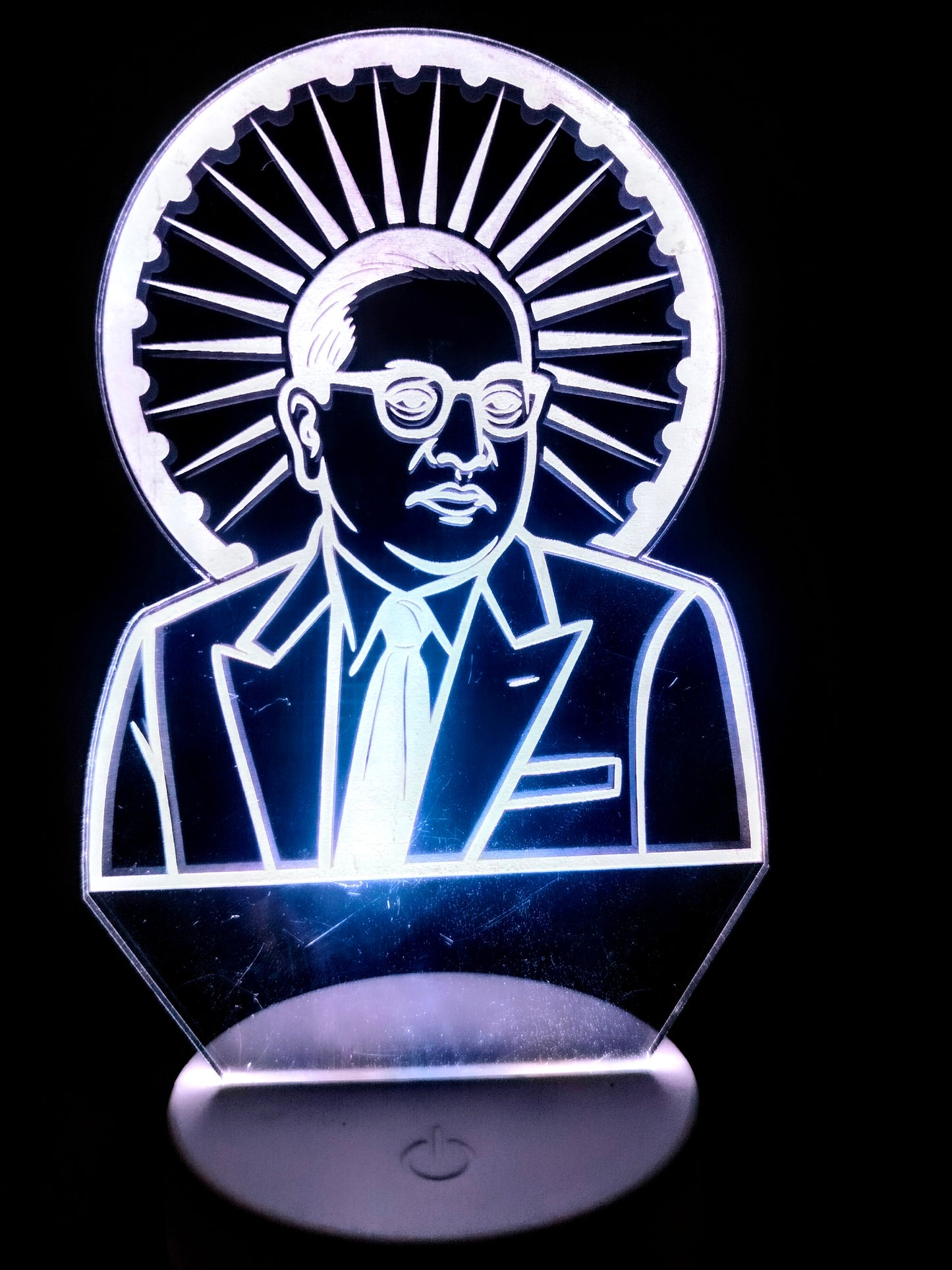 Gift-wrapped Babasaheb Ambedkar LED lamp
Perfect gift lamp featuring Ambedkar and chakra
Cultural 3D portrait lamp packed as gift
Glowxart Ambedkar LED lamp for gifting purpose