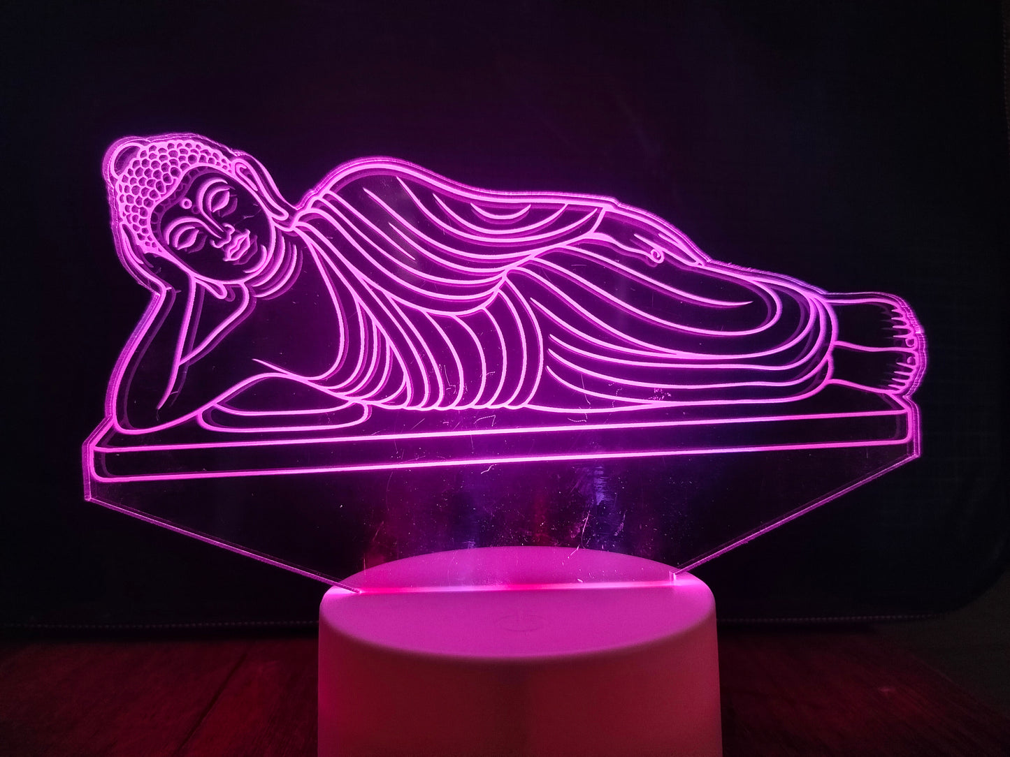 Reclining Buddha lamp glowing in soft ambient light
Relaxing room decor with LED Buddha light
Mood lighting with calming acrylic Buddha lamp
Spiritual peaceful ambiance with resting Buddha light