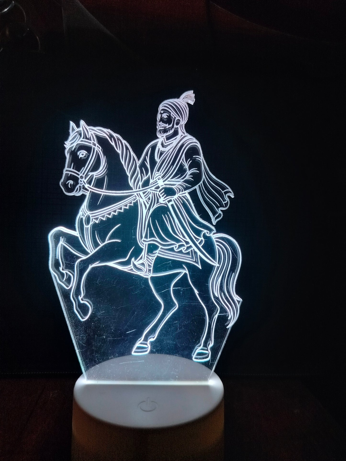 Wooden LED base for Shivaji Maharaj lamp
Touch-sensitive LED base unit detail
Shivaji 3D lamp base and power switch
Round base for acrylic warrior lamp