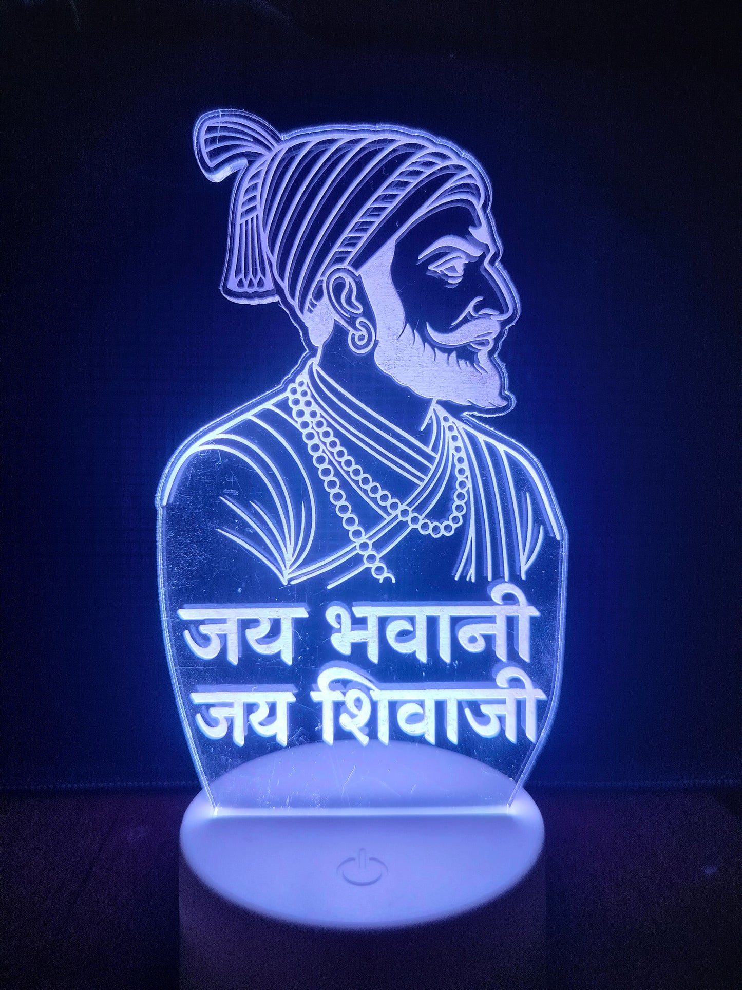 Shivaji Maharaj portrait LED lamp on wooden shelf
Historical LED portrait lamp of Shivaji Maharaj on desk
3D acrylic Shivaji Maharaj night lamp placed on table
LED portrait lamp for Indian home decor
