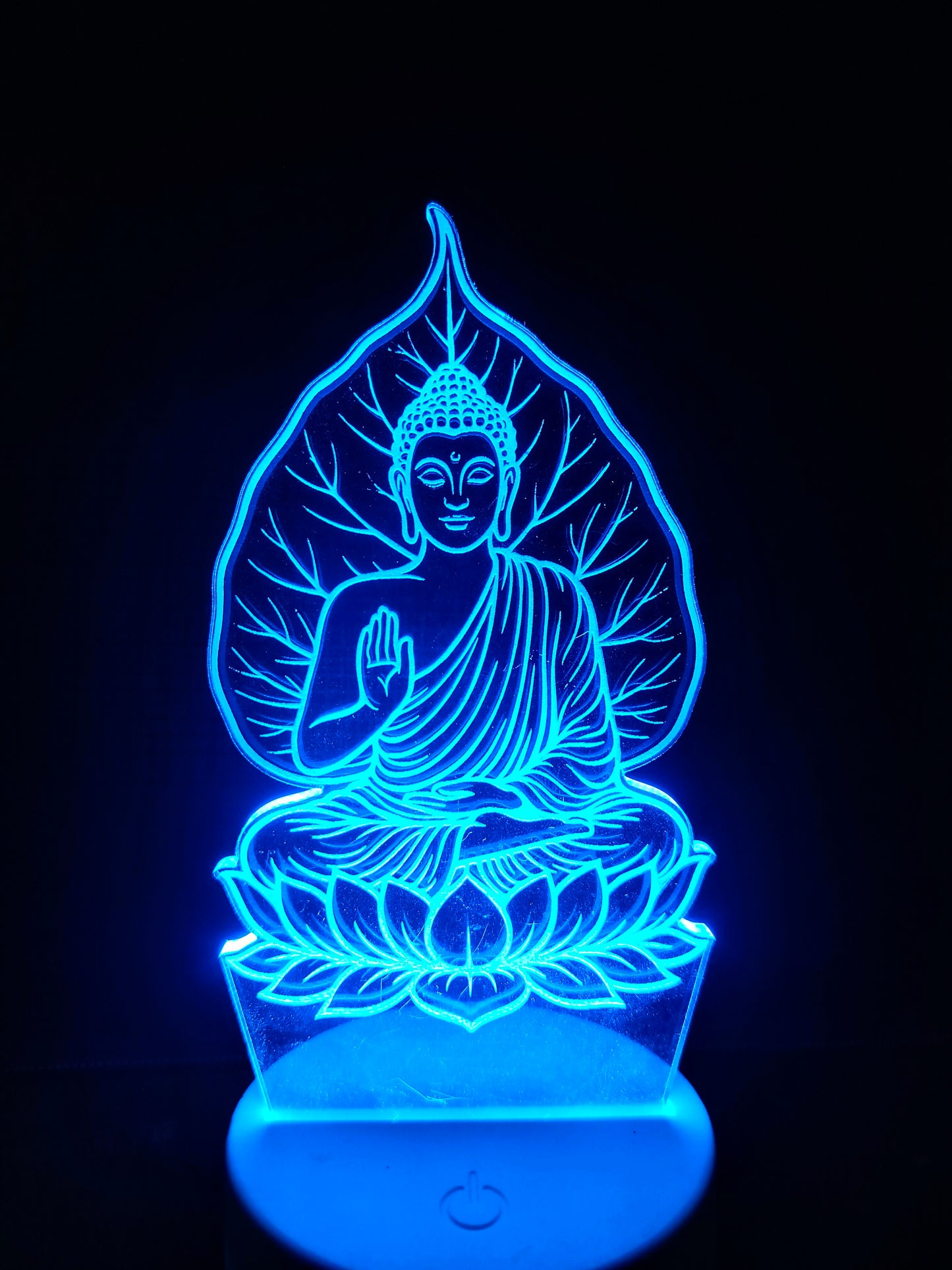 Gift-ready Buddha under tree LED lamp

Spiritual decor lamp packed for gifting

Glowxart LED lamp featuring Buddha in enlightenment pose

Packed gift box of peepal tree Buddha lamp

