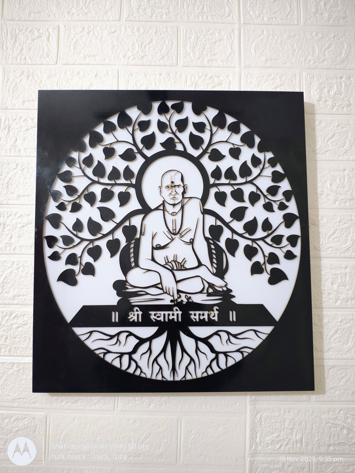 Decorative wall art with a central figure and tree-like design on a black background, mounted on a white tiled wall.
Home temple LED wall hanging of Swami Samarth
Swami Samarth spiritual lighting décor for home
Acrylic black laser cut LED spiritual wall frame
Swami Samarth pooja room backlit wall art
Handmade spiritual LED hanging frame India
Glow X Art Swami Samarth premium wall light
Housewarming gift Swami Samarth LED frame