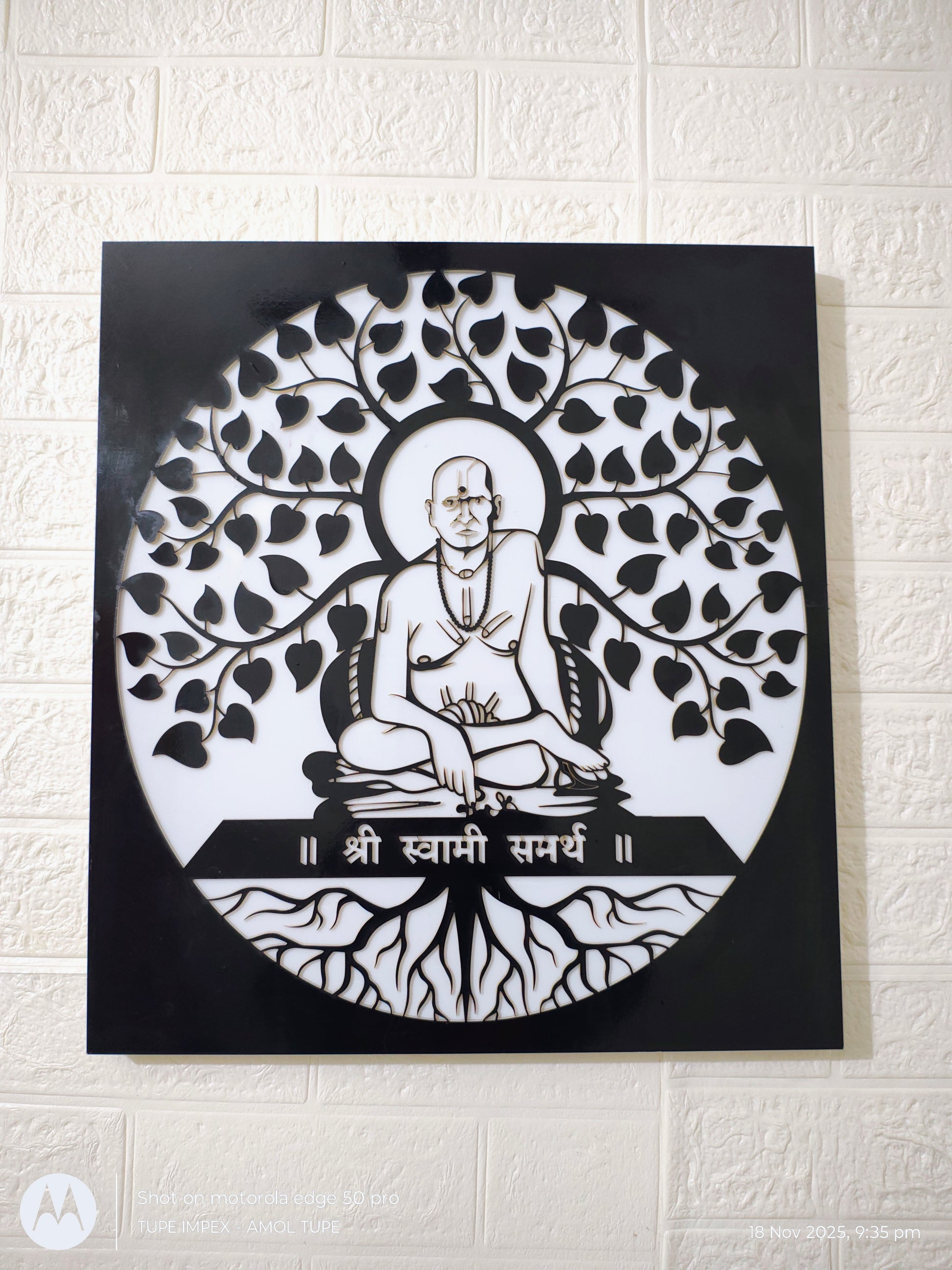 Decorative wall art with a central figure and tree-like design on a black background, mounted on a white tiled wall.
Home temple LED wall hanging of Swami Samarth
Swami Samarth spiritual lighting décor for home
Acrylic black laser cut LED spiritual wall frame
Swami Samarth pooja room backlit wall art
Handmade spiritual LED hanging frame India
Glow X Art Swami Samarth premium wall light
Housewarming gift Swami Samarth LED frame